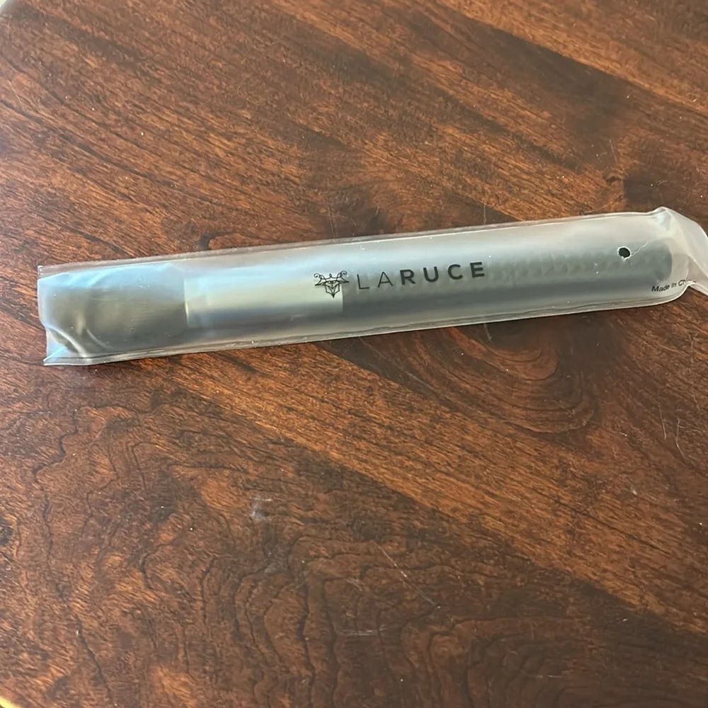 Laruce LR309 Blush Brush in Midnight New in pouch